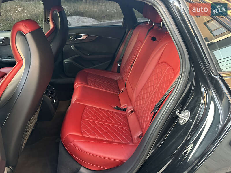 Седан Audi S4 2018 в Ровно