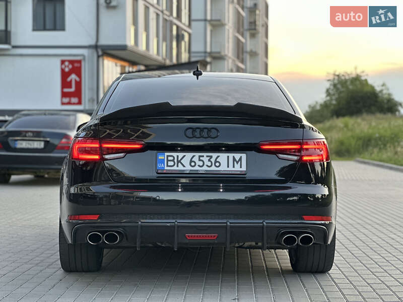 Седан Audi S4 2018 в Ровно
