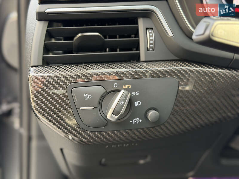 Седан Audi S4 2023 в Киеве