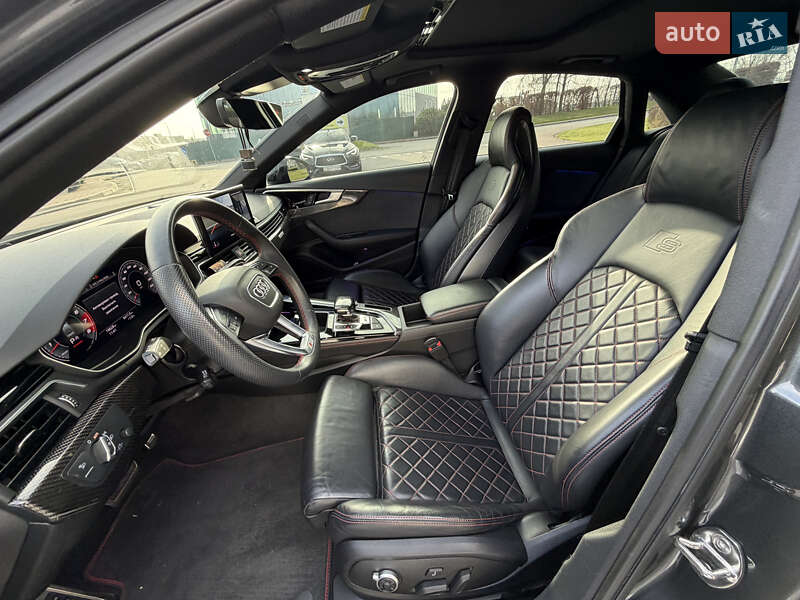 Седан Audi S4 2023 в Киеве