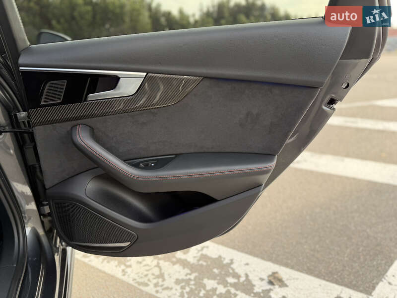 Седан Audi S4 2023 в Киеве