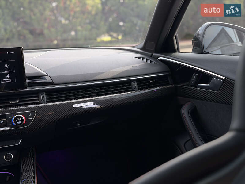 Седан Audi S4 2023 в Киеве