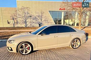 Седан Audi S4 2018 в Харкові