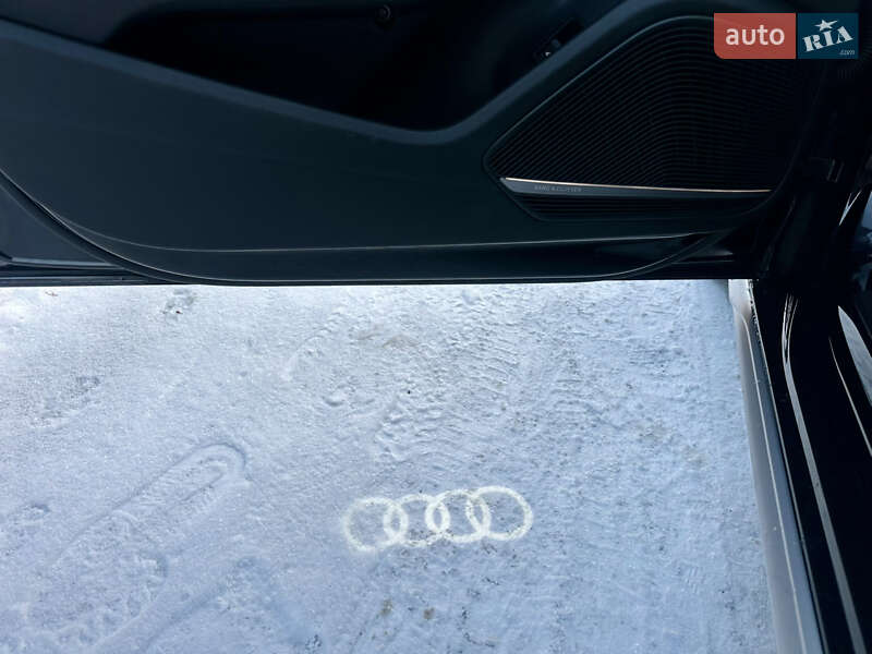 Седан Audi S4 2019 в Киеве