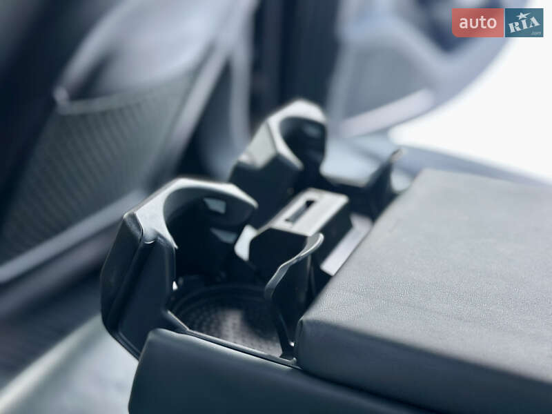 Седан Audi S4 2019 в Киеве