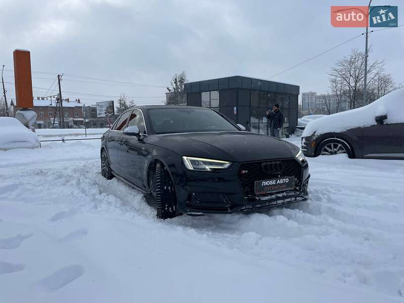 Седан Audi S4 2017 в Львове