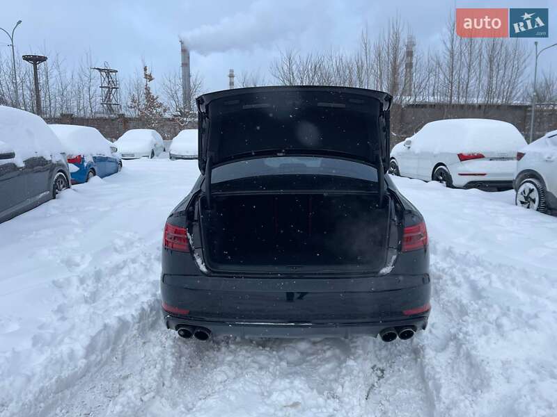 Седан Audi S4 2017 в Львове