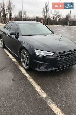 Седан Audi S4 2018 в Кривому Розі
