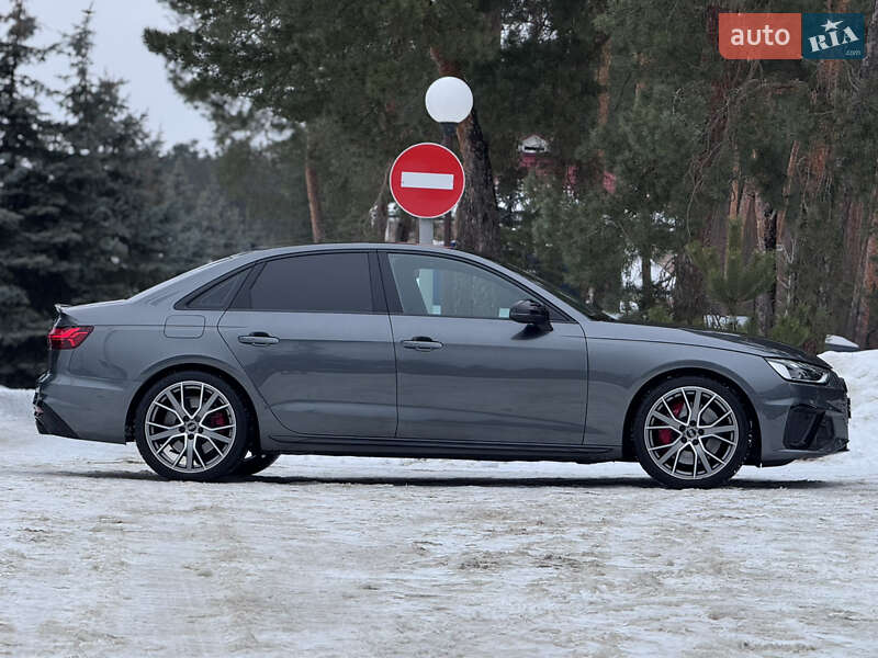 Седан Audi S4 2022 в Киеве