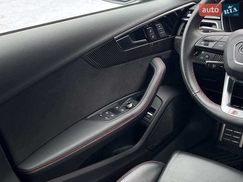 Седан Audi S4 2022 в Киеве