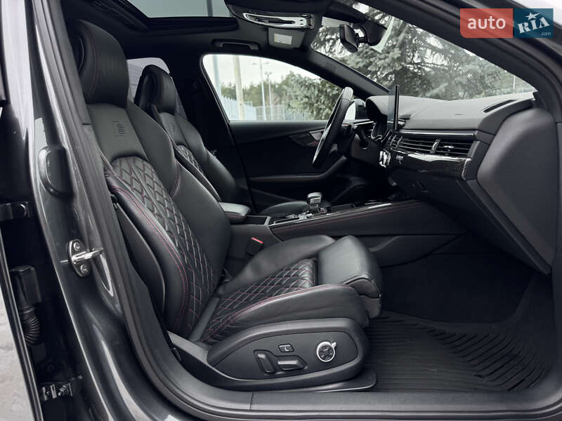 Седан Audi S4 2022 в Киеве