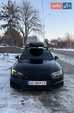 Седан Audi S4 2018 в Ужгороді