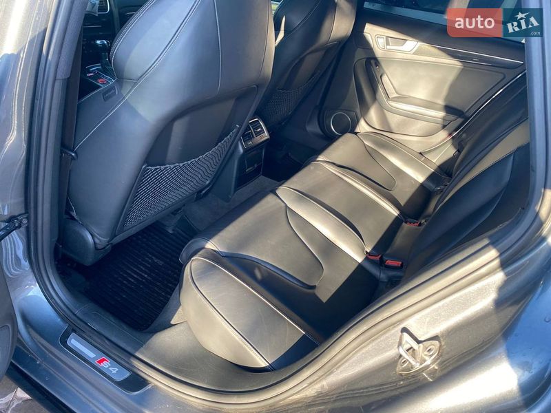 Седан Audi S4 2013 в Кривому Розі