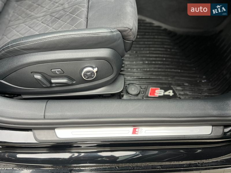 Седан Audi S4 2022 в Киеве