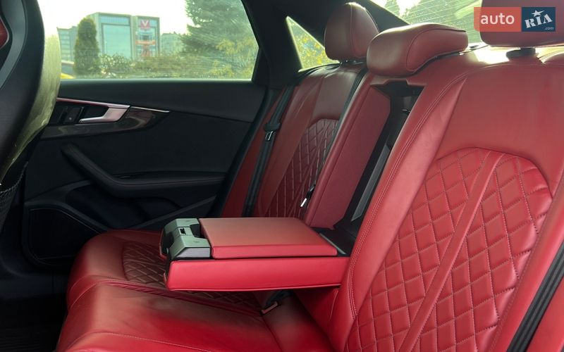 Седан Audi S4 2020 в Львові