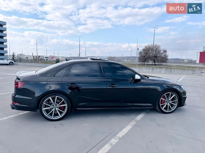Седан Audi S4 2018 в Киеве
