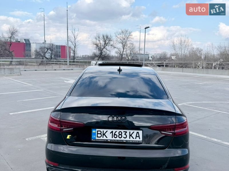 Седан Audi S4 2018 в Киеве