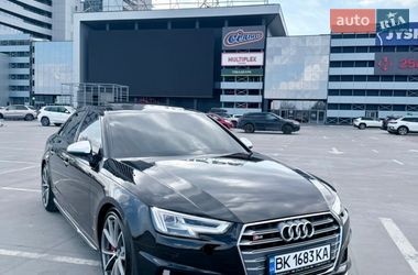 Седан Audi S4 2018 в Киеве