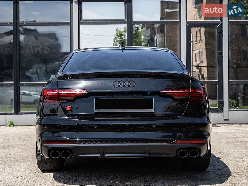 Седан Audi S4 2022 в Киеве