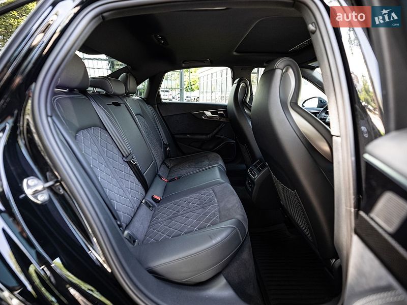 Седан Audi S4 2022 в Киеве