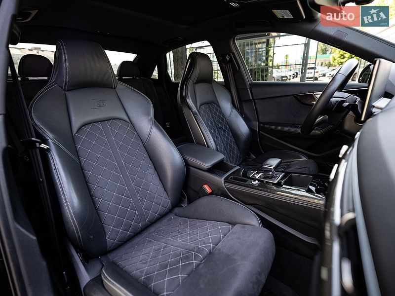 Седан Audi S4 2022 в Киеве