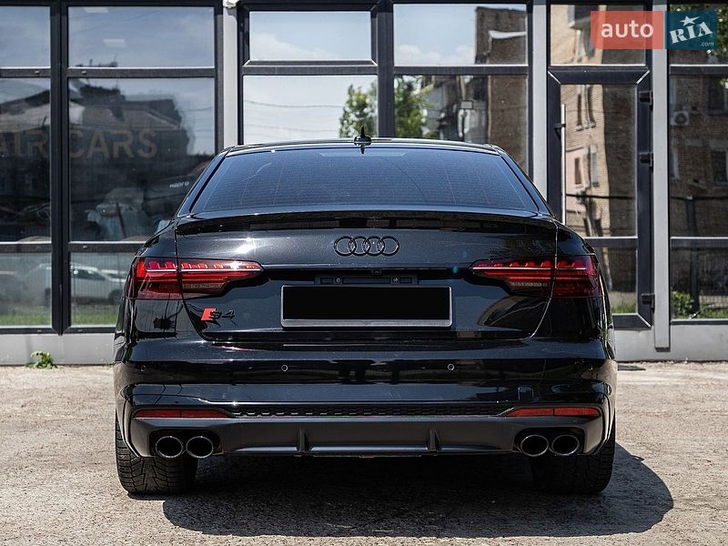 Седан Audi S4 2022 в Киеве