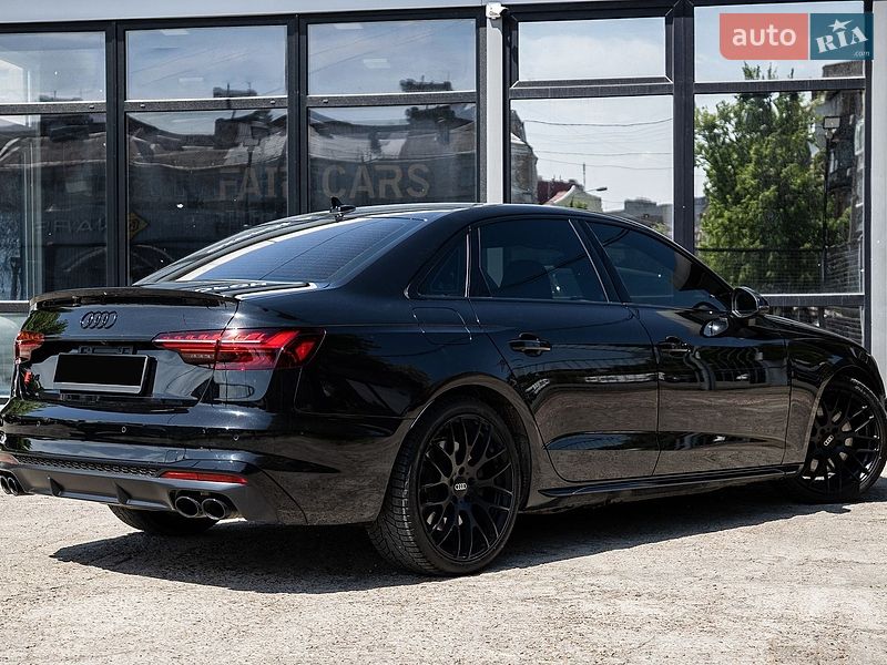 Седан Audi S4 2022 в Киеве