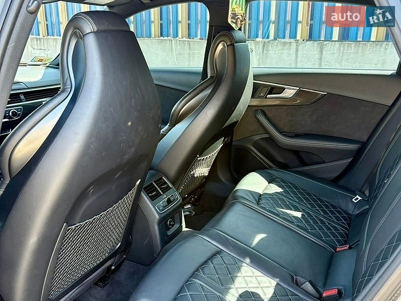 Седан Audi S4 2017 в Киеве