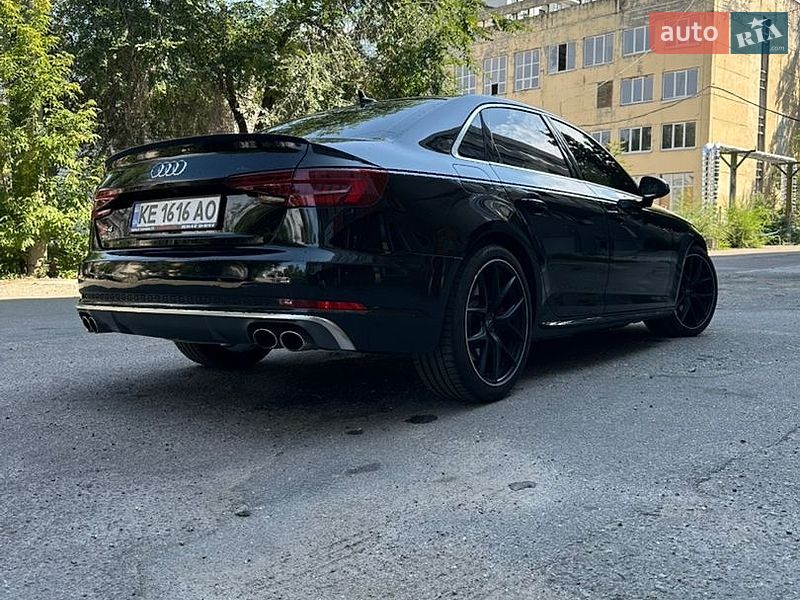Седан Audi S4 2018 в Днепре