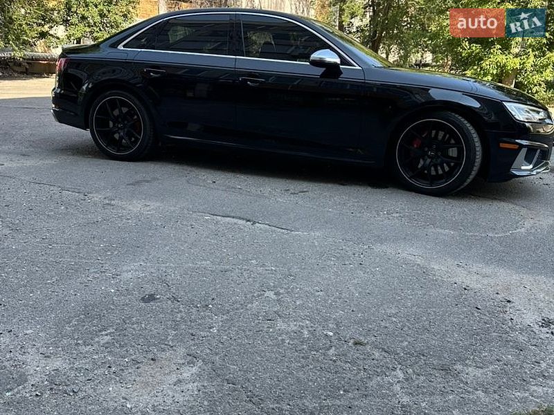 Седан Audi S4 2018 в Днепре