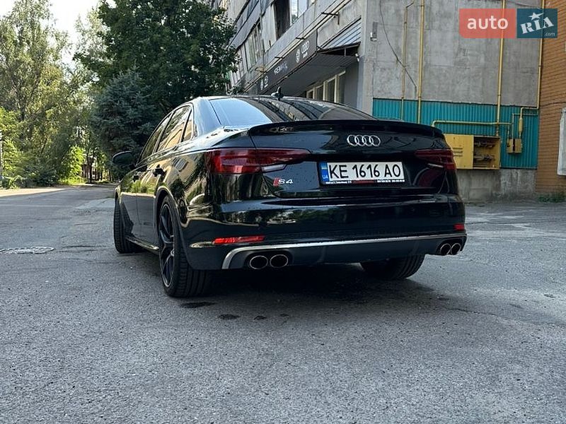 Седан Audi S4 2018 в Днепре