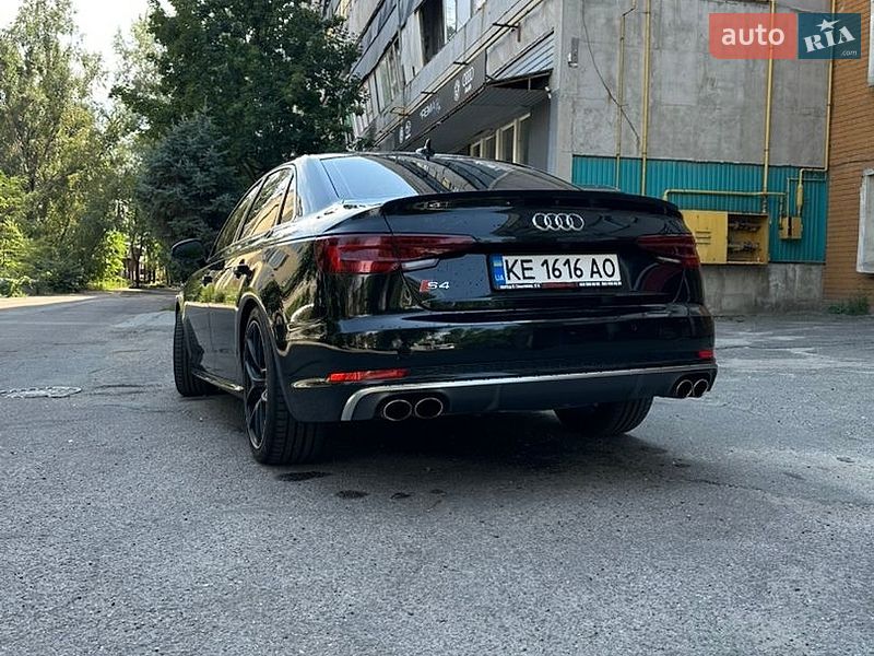 Седан Audi S4 2018 в Днепре