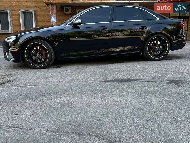 Седан Audi S4 2018 в Днепре