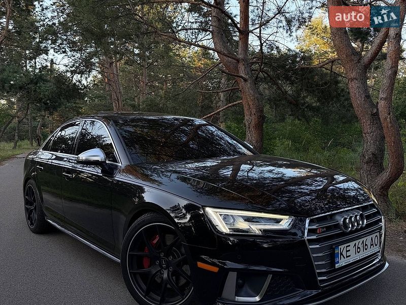 Седан Audi S4 2018 в Днепре
