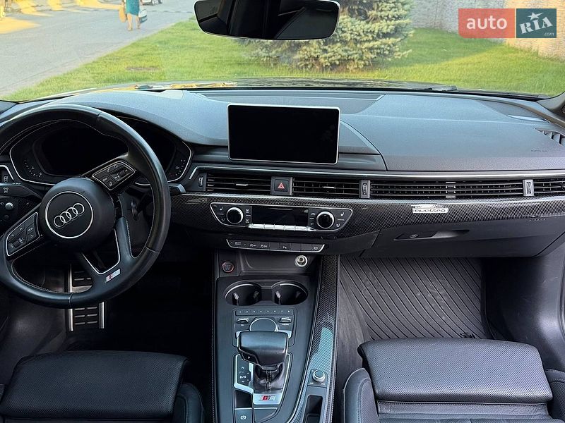 Седан Audi S4 2017 в Дніпрі