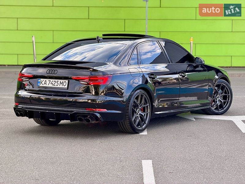 Седан Audi S4 2018 в Києві