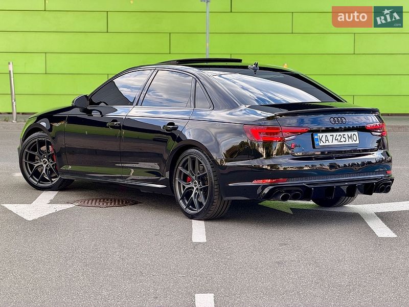 Седан Audi S4 2018 в Києві