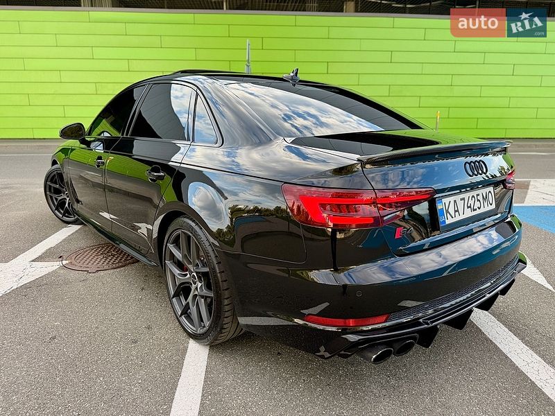 Седан Audi S4 2018 в Києві
