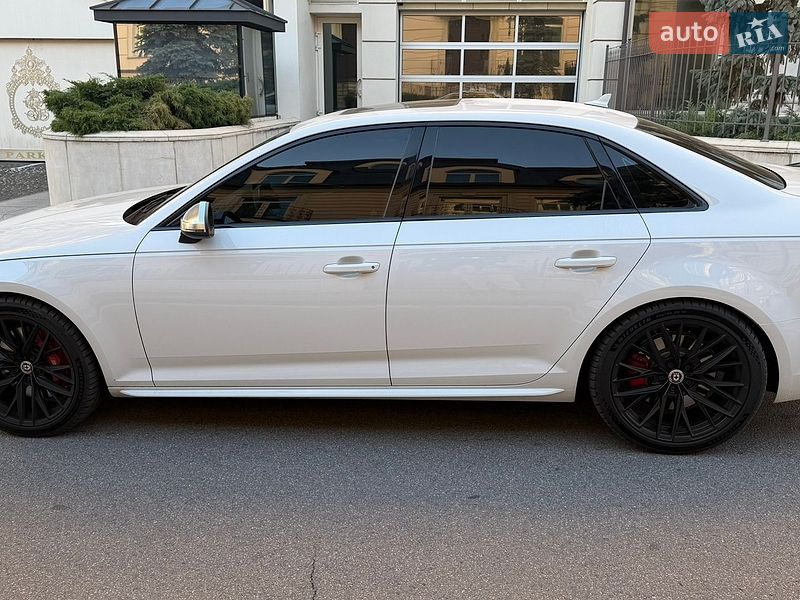 Седан Audi S4 2016 в Киеве
