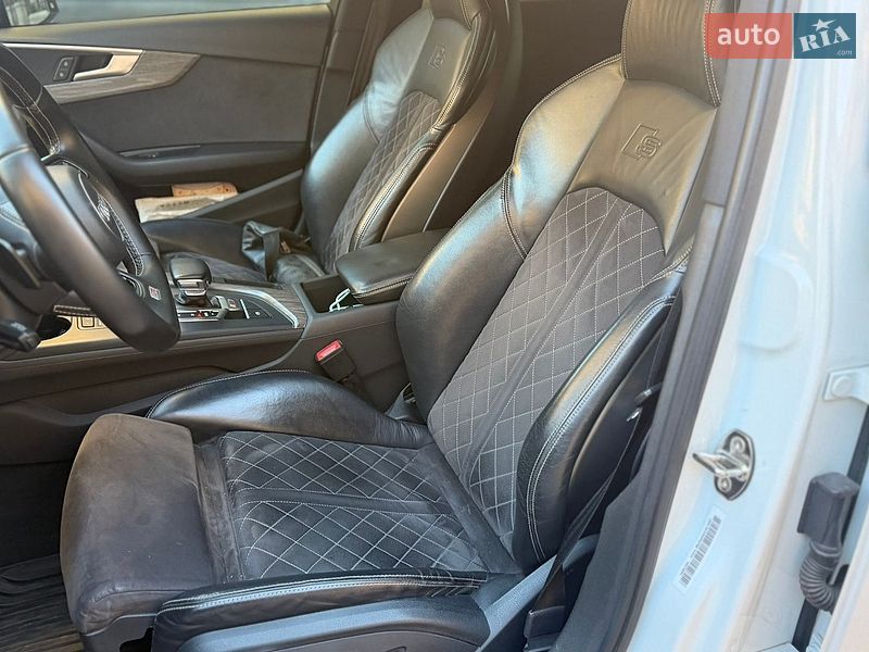 Седан Audi S4 2016 в Киеве