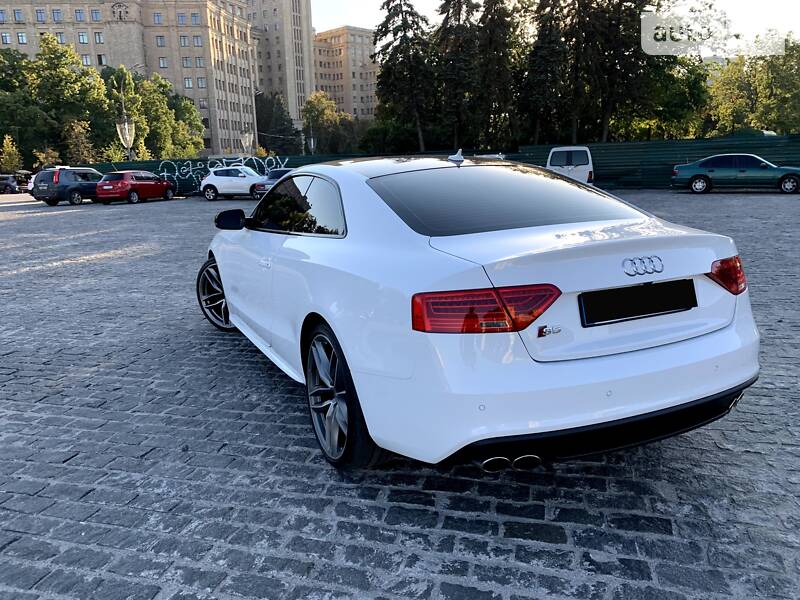 Купе Audi S5 2015 в Киеве