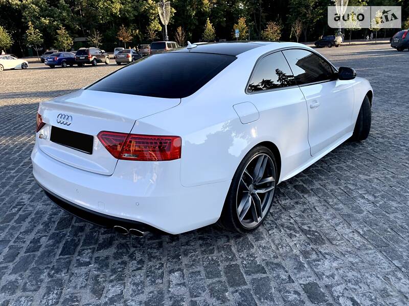 Купе Audi S5 2015 в Киеве