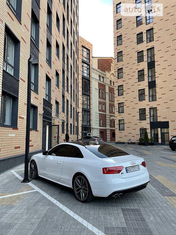 Купе Audi S5 2015 в Киеве