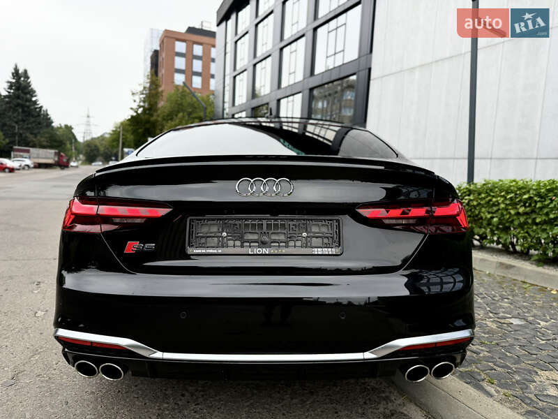 Купе Audi S5 2022 в Львове