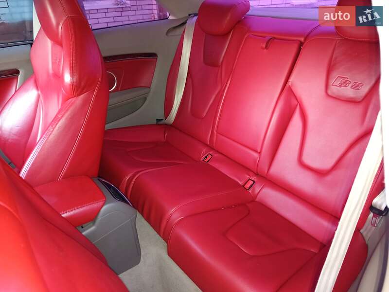 Купе Audi S5 2011 в Бершаді