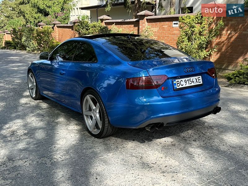Купе Audi S5 2009 в Львові