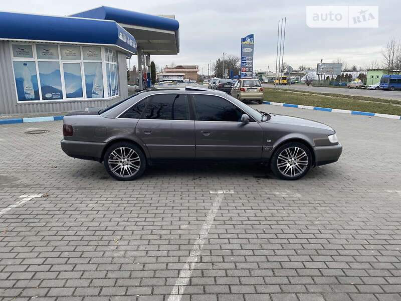 Седан Audi S6 1996 в Жовкве