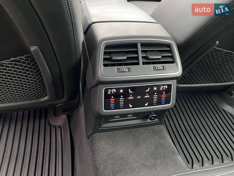 Седан Audi S6 2023 в Львові