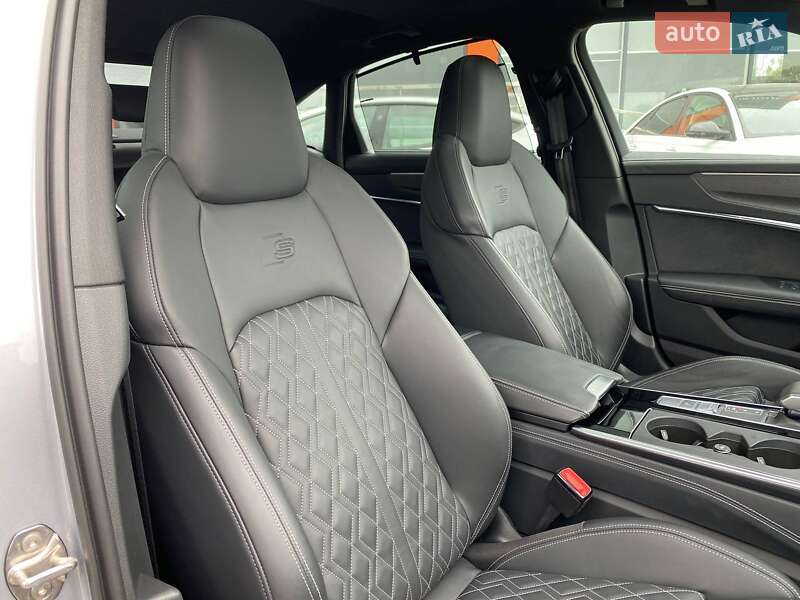 Седан Audi S6 2023 в Львові