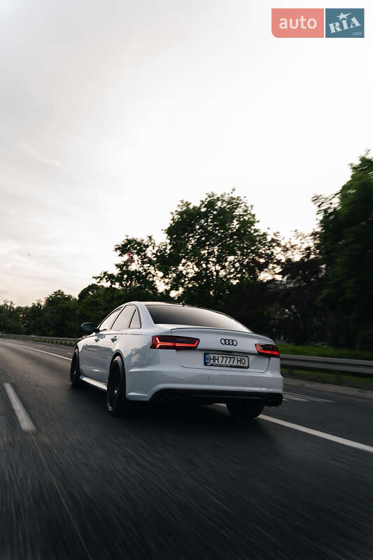 Седан Audi S6 2015 в Овидиополе